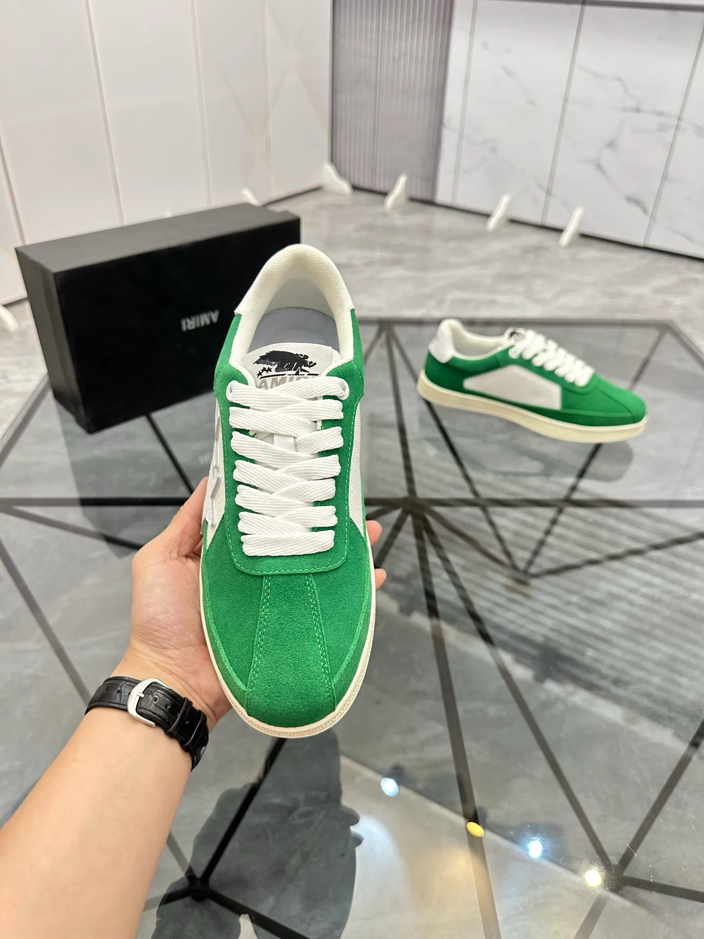 Men's shoes: 💰P420¥ Product trademark: AMIRI* "Amir*" low-top casual shoes Regular size: 38-45 (can be customized to 46) Product material: imported nubuck leather upper, breathable lining, original outsole. Number: 001